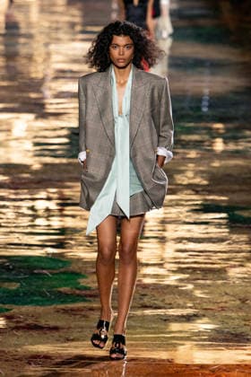 PFW Chanel - Runway LZ Models walk the runway during the Chanel Womenswear Spring Summer 2027 show as part of Paris Fashion Week on October 05, 2026 at Rolland Garros in Paris, France. Photo by Laurent Zabulon ABACAPRESS.COM  Copyright: xZabulonxLaurent ABACAx