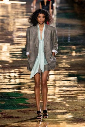 PFW Chanel - Runway LZ Models walk the runway during the Chanel Womenswear Spring Summer 2027 show as part of Paris Fashion Week on October 05, 2026 at Rolland Garros in Paris, France. Photo by Laurent Zabulon ABACAPRESS.COM  Copyright: xZabulonxLaurent ABACAx