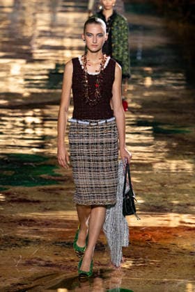 PFW Chanel - Runway LZ Models walk the runway during the Chanel Womenswear Spring Summer 2027 show as part of Paris Fashion Week on October 05, 2026 at Rolland Garros in Paris, France. Photo by Laurent Zabulon ABACAPRESS.COM  Copyright: xZabulonxLaurent ABACAx