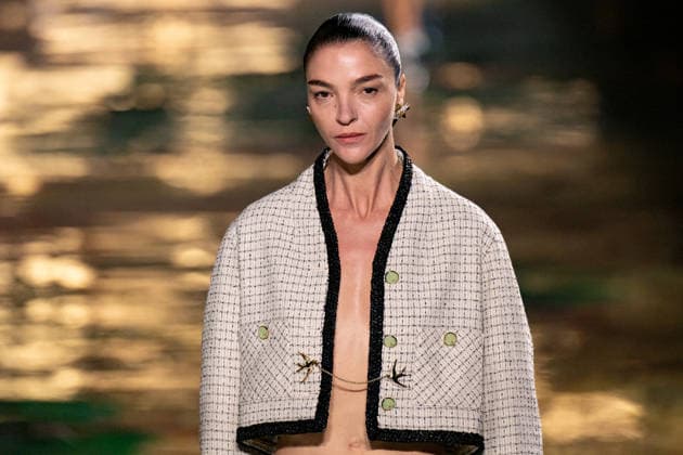 PFW Chanel - Runway LZ Models walk the runway during the Chanel Womenswear Spring Summer 2027 show as part of Paris Fashion Week on October 05, 2026 at Rolland Garros in Paris, France. Photo by Laurent Zabulon ABACAPRESS.COM  Copyright: xZabulonxLaurent ABACAx