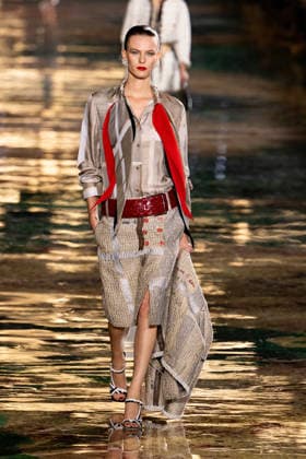 PFW Chanel - Runway LZ Models walk the runway during the Chanel Womenswear Spring Summer 2027 show as part of Paris Fashion Week on October 05, 2026 at Rolland Garros in Paris, France. Photo by Laurent Zabulon ABACAPRESS.COM  Copyright: xZabulonxLaurent ABACAx