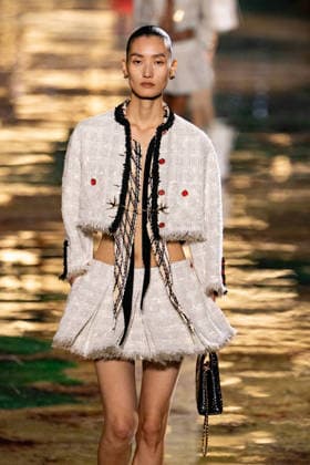 PFW Chanel - Runway LZ Models walk the runway during the Chanel Womenswear Spring Summer 2027 show as part of Paris Fashion Week on October 05, 2026 at Rolland Garros in Paris, France. Photo by Laurent Zabulon ABACAPRESS.COM  Copyright: xZabulonxLaurent ABACAx