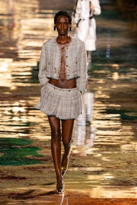 PFW Chanel - Runway LZ Models walk the runway during the Chanel Womenswear Spring Summer 2027 show as part of Paris Fashion Week on October 05, 2026 at Rolland Garros in Paris, France. Photo by Laurent Zabulon ABACAPRESS.COM  Copyright: xZabulonxLaurent ABACAx