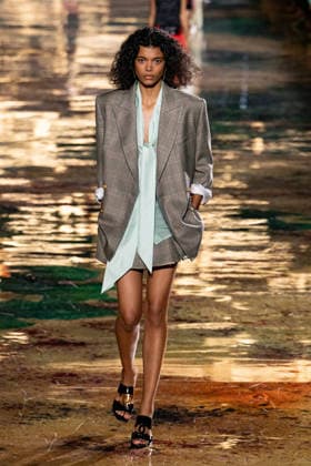 PFW Chanel - Runway LZ Models walk the runway during the Chanel Womenswear Spring Summer 2027 show as part of Paris Fashion Week on October 05, 2026 at Rolland Garros in Paris, France. Photo by Laurent Zabulon ABACAPRESS.COM  Copyright: xZabulonxLaurent ABACAx