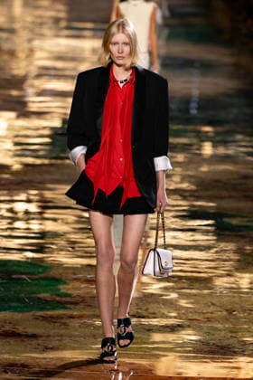 PFW Chanel - Runway LZ Models walk the runway during the Chanel Womenswear Spring Summer 2027 show as part of Paris Fashion Week on October 05, 2026 at Rolland Garros in Paris, France. Photo by Laurent Zabulon ABACAPRESS.COM  Copyright: xZabulonxLaurent ABACAx