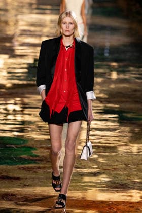 PFW Chanel - Runway LZ Models walk the runway during the Chanel Womenswear Spring Summer 2027 show as part of Paris Fashion Week on October 05, 2026 at Rolland Garros in Paris, France. Photo by Laurent Zabulon ABACAPRESS.COM  Copyright: xZabulonxLaurent ABACAx