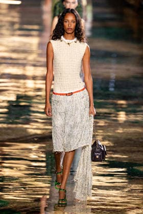 PFW Chanel - Runway LZ Models walk the runway during the Chanel Womenswear Spring Summer 2027 show as part of Paris Fashion Week on October 05, 2026 at Rolland Garros in Paris, France. Photo by Laurent Zabulon ABACAPRESS.COM  Copyright: xZabulonxLaurent ABACAx