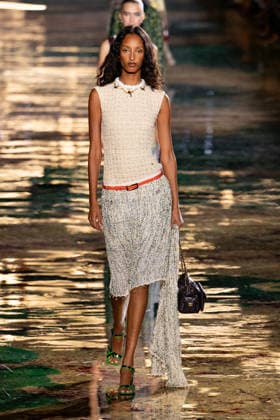 PFW Chanel - Runway LZ Models walk the runway during the Chanel Womenswear Spring Summer 2027 show as part of Paris Fashion Week on October 05, 2026 at Rolland Garros in Paris, France. Photo by Laurent Zabulon ABACAPRESS.COM  Copyright: xZabulonxLaurent ABACAx