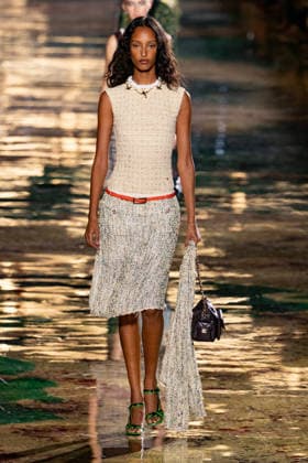 PFW Chanel - Runway LZ Models walk the runway during the Chanel Womenswear Spring Summer 2027 show as part of Paris Fashion Week on October 05, 2026 at Rolland Garros in Paris, France. Photo by Laurent Zabulon ABACAPRESS.COM  Copyright: xZabulonxLaurent ABACAx