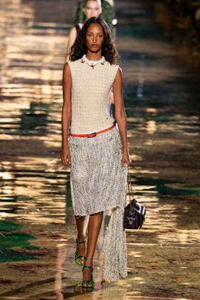 PFW Chanel - Runway LZ Models walk the runway during the Chanel Womenswear Spring Summer 2027 show as part of Paris Fashion Week on October 05, 2026 at Rolland Garros in Paris, France. Photo by Laurent Zabulon ABACAPRESS.COM  Copyright: xZabulonxLaurent ABACAx