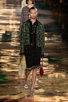 PFW Chanel - Runway LZ Models walk the runway during the Chanel Womenswear Spring Summer 2027 show as part of Paris Fashion Week on October 05, 2026 at Rolland Garros in Paris, France. Photo by Laurent Zabulon ABACAPRESS.COM  Copyright: xZabulonxLaurent ABACAx