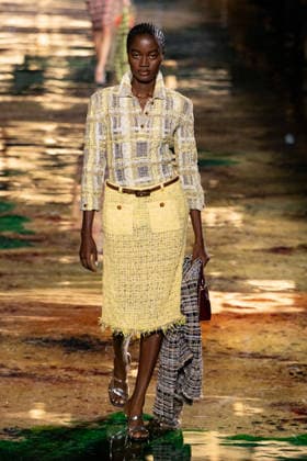 PFW Chanel - Runway LZ Models walk the runway during the Chanel Womenswear Spring Summer 2027 show as part of Paris Fashion Week on October 05, 2026 at Rolland Garros in Paris, France. Photo by Laurent Zabulon ABACAPRESS.COM  Copyright: xZabulonxLaurent ABACAx