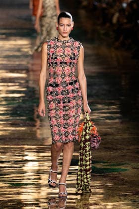 PFW Chanel - Runway LZ Models walk the runway during the Chanel Womenswear Spring Summer 2027 show as part of Paris Fashion Week on October 05, 2026 at Rolland Garros in Paris, France. Photo by Laurent Zabulon ABACAPRESS.COM  Copyright: xZabulonxLaurent ABACAx