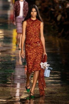 PFW Chanel - Runway LZ Models walk the runway during the Chanel Womenswear Spring Summer 2027 show as part of Paris Fashion Week on October 05, 2026 at Rolland Garros in Paris, France. Photo by Laurent Zabulon ABACAPRESS.COM  Copyright: xZabulonxLaurent ABACAx
