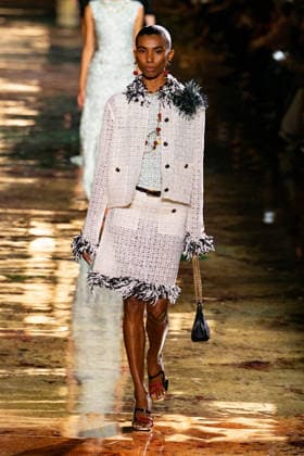 PFW Chanel - Runway LZ Models walk the runway during the Chanel Womenswear Spring Summer 2027 show as part of Paris Fashion Week on October 05, 2026 at Rolland Garros in Paris, France. Photo by Laurent Zabulon ABACAPRESS.COM  Copyright: xZabulonxLaurent ABACAx