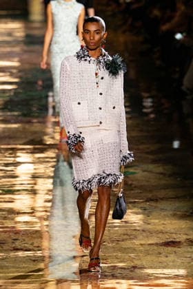 PFW Chanel - Runway LZ Models walk the runway during the Chanel Womenswear Spring Summer 2027 show as part of Paris Fashion Week on October 05, 2026 at Rolland Garros in Paris, France. Photo by Laurent Zabulon ABACAPRESS.COM  Copyright: xZabulonxLaurent ABACAx