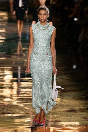 PFW Chanel - Runway LZ Models walk the runway during the Chanel Womenswear Spring Summer 2027 show as part of Paris Fashion Week on October 05, 2026 at Rolland Garros in Paris, France. Photo by Laurent Zabulon ABACAPRESS.COM  Copyright: xZabulonxLaurent ABACAx