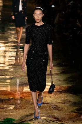 PFW Chanel - Runway LZ Models walk the runway during the Chanel Womenswear Spring Summer 2027 show as part of Paris Fashion Week on October 05, 2026 at Rolland Garros in Paris, France. Photo by Laurent Zabulon ABACAPRESS.COM  Copyright: xZabulonxLaurent ABACAx