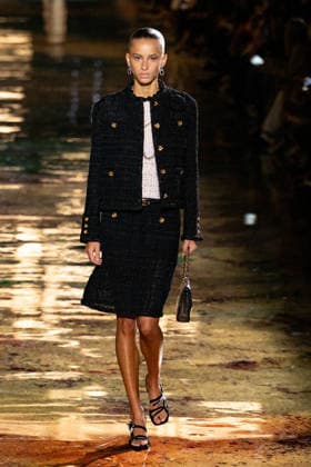 PFW Chanel - Runway LZ Models walk the runway during the Chanel Womenswear Spring Summer 2027 show as part of Paris Fashion Week on October 05, 2026 at Rolland Garros in Paris, France. Photo by Laurent Zabulon ABACAPRESS.COM  Copyright: xZabulonxLaurent ABACAx