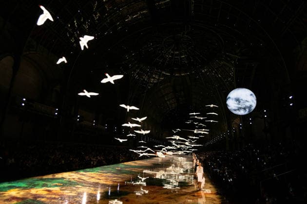 PFW Chanel - Runway LZ Models walk the runway during the Chanel Womenswear Spring Summer 2027 show as part of Paris Fashion Week on October 05, 2026 at Rolland Garros in Paris, France. Photo by Laurent Zabulon ABACAPRESS.COM  Copyright: xZabulonxLaurent ABACAx