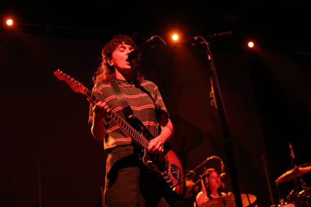 Courtney Barnett bei einem Konzert im Huxleys Neue Welt in Berlin, 5. Oktober 2026. Courtney Barnett Konzert Berlin