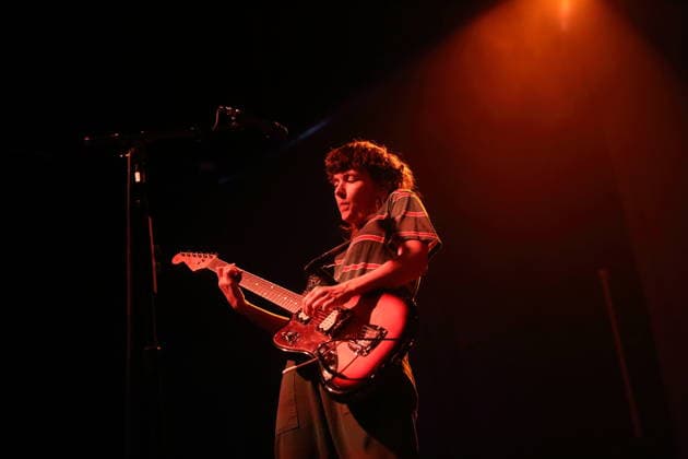 Courtney Barnett bei einem Konzert im Huxleys Neue Welt in Berlin, 5. Oktober 2026. Courtney Barnett Konzert Berlin