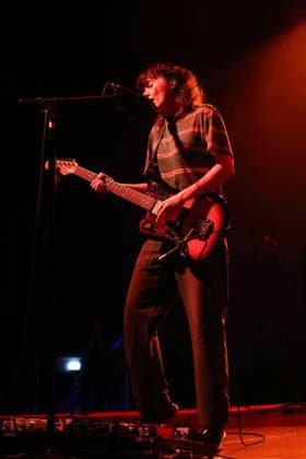 Courtney Barnett bei einem Konzert im Huxleys Neue Welt in Berlin, 5. Oktober 2026. Courtney Barnett Konzert Berlin