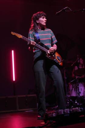 Courtney Barnett bei einem Konzert im Huxleys Neue Welt in Berlin, 5. Oktober 2026. Courtney Barnett Konzert Berlin