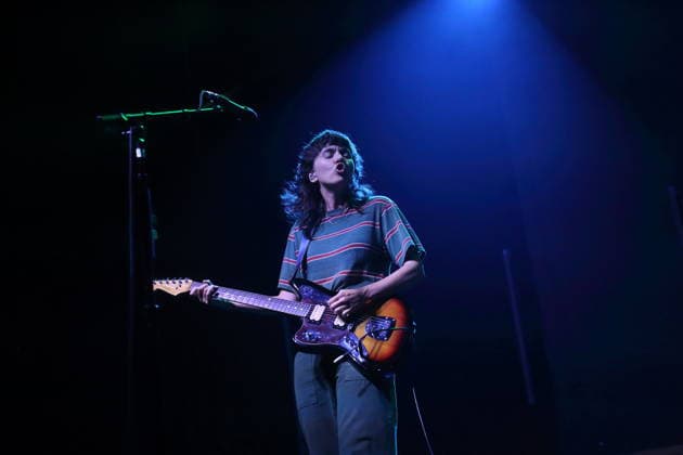 Courtney Barnett bei einem Konzert im Huxleys Neue Welt in Berlin, 5. Oktober 2026. Courtney Barnett Konzert Berlin