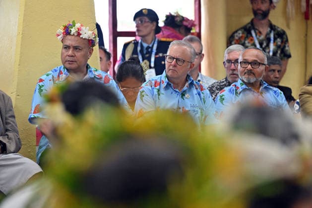 ANTHONY ALBANESE PRECOP MEETING, Tuvalu™s Prime Minister Feleti Teo, Australia™s Prime Minister Anthony Albanese and Solomon Islands Prime Minister Matthew Wale during a traditional welcome ceremony during the Pre-Cop31 meeting in Tuvalu, Tuesday, October 6, 2026. ( NO ARCHIVING Funafuti Tuvalu  Copyright: xMICKxTSIKASx 20261006194085810930