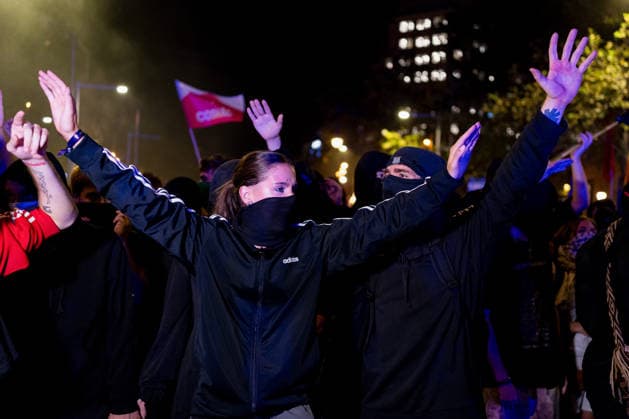 Protests against the housing crisis in Barcelona, Spain - 05 Oct 2026 Protesters are seen raising their hands during the demonstration. Demonstrations were called in cities all over Spain following the eviction of Mari Carmen, an 87 years woman evicted from her apartment after it was bought by a real estate agency, and the Spanish parliamentís rejection of a decree aimed at strengthening protections for tenants. Barcelona Spain Copyright: xDavidexBonaldox xSOPAxImagesx DBONALDO-2064