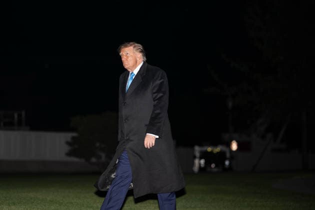 October 5, 2026, Washington, Dc, United States: President DONALD TRUMP walks across the South Lawn after arriving back at the White House aboard Marine One following a trip to Grand Island, Nebraska, where he attended a midterm campaign rally. Washington United States  - ZUMAk206 20261005_znp_k206_028 Copyright: xMattxKaminskyx