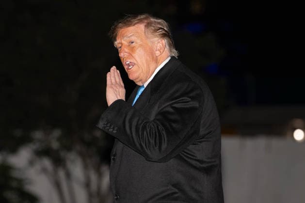 October 6, 2026, Washington, Dc, United States: President DONALD TRUMP walks across the South Lawn after arriving back at the White House aboard Marine One following a trip to Grand Island, Nebraska, where he attended a midterm campaign rally. Washington United States  - ZUMAk206 20261006_znp_k206_001 Copyright: xMattxKaminskyx