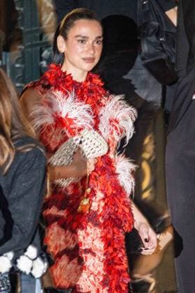 October 5, 2026, Paris, Fra, France: Dua Lipa leaving the Chanel show in Paris Paris France - ZUMAv140 20261005_zip_v140_001 Copyright: xReginaxVoroninax