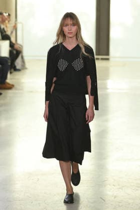 PFW - Agnes B Runway A model walks the runway during the Agnes B Womenswear Spring Summer 2027 show as part of the Paris Fashion Week on October 5, 2026 in Paris, France. Photo by Alain-Gil Gonzalez ABACAPRESS.COM Paris France  Copyright: xGonzalezxAlain-Gil ABACAx