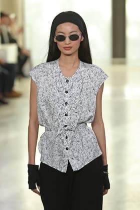 PFW - Agnes B Runway A model walks the runway during the Agnes B Womenswear Spring Summer 2027 show as part of the Paris Fashion Week on October 5, 2026 in Paris, France. Photo by Alain-Gil Gonzalez ABACAPRESS.COM Paris France  Copyright: xGonzalezxAlain-Gil ABACAx