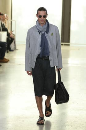 PFW - Agnes B Runway A model walks the runway during the Agnes B Womenswear Spring Summer 2027 show as part of the Paris Fashion Week on October 5, 2026 in Paris, France. Photo by Alain-Gil Gonzalez ABACAPRESS.COM Paris France  Copyright: xGonzalezxAlain-Gil ABACAx
