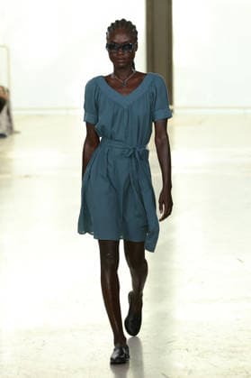 PFW - Agnes B Runway A model walks the runway during the Agnes B Womenswear Spring Summer 2027 show as part of the Paris Fashion Week on October 5, 2026 in Paris, France. Photo by Alain-Gil Gonzalez ABACAPRESS.COM Paris France  Copyright: xGonzalezxAlain-Gil ABACAx