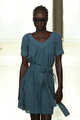 PFW - Agnes B Runway A model walks the runway during the Agnes B Womenswear Spring Summer 2027 show as part of the Paris Fashion Week on October 5, 2026 in Paris, France. Photo by Alain-Gil Gonzalez ABACAPRESS.COM Paris France  Copyright: xGonzalezxAlain-Gil ABACAx