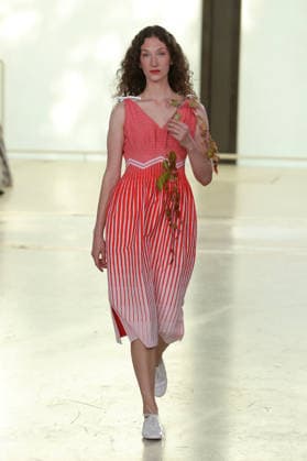 PFW - Agnes B Runway A model walks the runway during the Agnes B Womenswear Spring Summer 2027 show as part of the Paris Fashion Week on October 5, 2026 in Paris, France. Photo by Alain-Gil Gonzalez ABACAPRESS.COM Paris France  Copyright: xGonzalezxAlain-Gil ABACAx