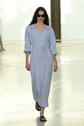 PFW - Agnes B Runway A model walks the runway during the Agnes B Womenswear Spring Summer 2027 show as part of the Paris Fashion Week on October 5, 2026 in Paris, France. Photo by Alain-Gil Gonzalez ABACAPRESS.COM Paris France  Copyright: xGonzalezxAlain-Gil ABACAx