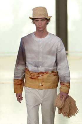 PFW - Agnes B Runway A model walks the runway during the Agnes B Womenswear Spring Summer 2027 show as part of the Paris Fashion Week on October 5, 2026 in Paris, France. Photo by Alain-Gil Gonzalez ABACAPRESS.COM Paris France  Copyright: xGonzalezxAlain-Gil ABACAx