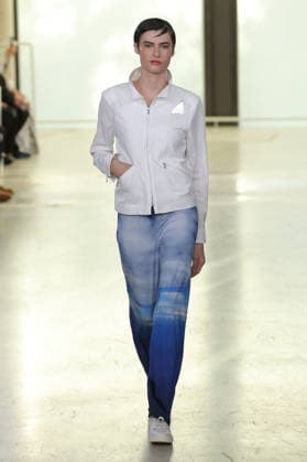 PFW - Agnes B Runway A model walks the runway during the Agnes B Womenswear Spring Summer 2027 show as part of the Paris Fashion Week on October 5, 2026 in Paris, France. Photo by Alain-Gil Gonzalez ABACAPRESS.COM Paris France  Copyright: xGonzalezxAlain-Gil ABACAx