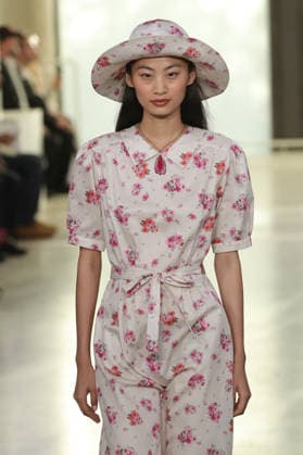 PFW - Agnes B Runway A model walks the runway during the Agnes B Womenswear Spring Summer 2027 show as part of the Paris Fashion Week on October 5, 2026 in Paris, France. Photo by Alain-Gil Gonzalez ABACAPRESS.COM Paris France  Copyright: xGonzalezxAlain-Gil ABACAx