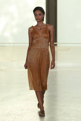 PFW - Agnes B Runway A model walks the runway during the Agnes B Womenswear Spring Summer 2027 show as part of the Paris Fashion Week on October 5, 2026 in Paris, France. Photo by Alain-Gil Gonzalez ABACAPRESS.COM Paris France  Copyright: xGonzalezxAlain-Gil ABACAx