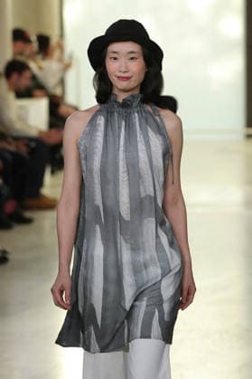 PFW - Agnes B Runway A model walks the runway during the Agnes B Womenswear Spring Summer 2027 show as part of the Paris Fashion Week on October 5, 2026 in Paris, France. Photo by Alain-Gil Gonzalez ABACAPRESS.COM Paris France  Copyright: xGonzalezxAlain-Gil ABACAx