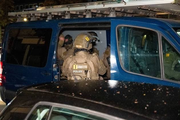 SEK-Einsatz in Waltrop: Spezialkräfte durchsuchen Wohnung an Dortmunder Straße 7aIMG: 0575855 SEK-Einsatz in Waltrop: Spezialkräfte durchsuchen Wohnung an Dortmunder StraßeNordrhein-Westfalen, Waltrop, Deutschland Copyright: 7aktuell.dex xMarcxGruber 0575855 20261006_7a_sekwaltropdortmunder_575855