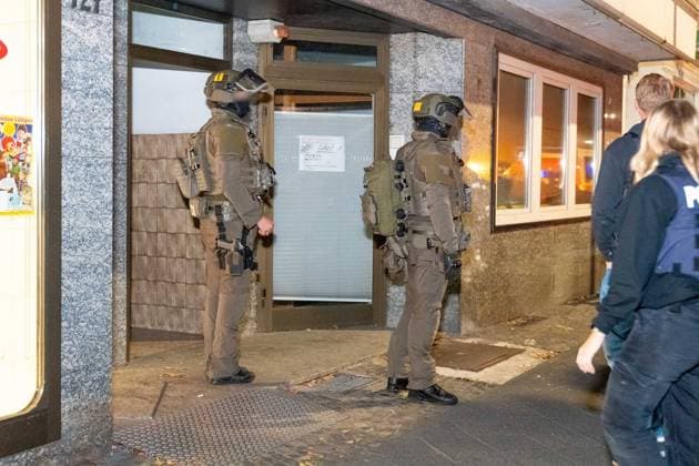 SEK-Einsatz in Waltrop: Spezialkräfte durchsuchen Wohnung an Dortmunder Straße 7aIMG: 0575857 SEK-Einsatz in Waltrop: Spezialkräfte durchsuchen Wohnung an Dortmunder StraßeNordrhein-Westfalen, Waltrop, Deutschland Copyright: 7aktuell.dex xMarcxGruber 0575857 20261006_7a_sekwaltropdortmunder_575857