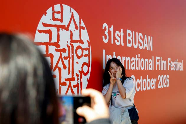 people visit the Busan International Film Festival, South Korea People pose for photographs near the Busan Cinema Center, the main venue of the 31st Busan International Film Festival (BIFF), in Busan, South Korea, on October 06, 2026. Busan South Korea  Copyright: xMatrixxImages JungxUi-Chelx