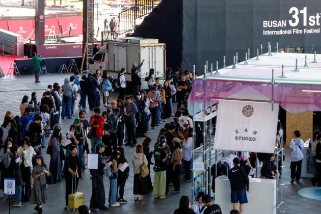 people visit the Busan International Film Festival, South Korea People wait in line outside the Busan Cinema Center, the main venue of the 31st Busan International Film Festival (BIFF), in Busan, South Korea, on October 06, 2026. Busan South Korea  Copyright: xMatrixxImages JungxUi-Chelx